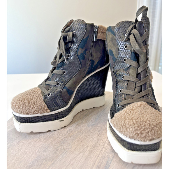 Jessica Simpson Wedge Sneakers Women’s Size 10 Camo Faux Shearling Pl - Picture 1 of 14